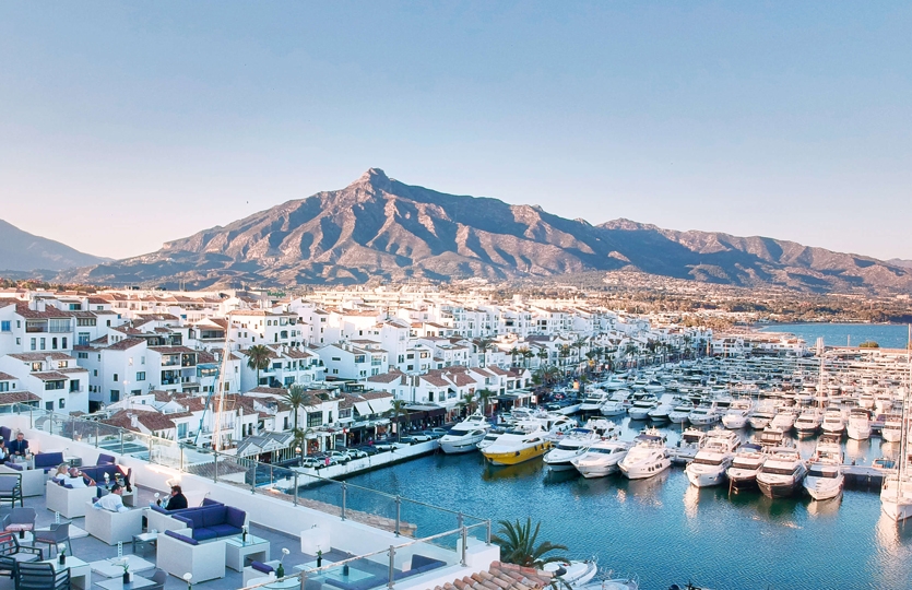 30 x 8 Meter Liegeplatz Puerto Banus Yachthafen Zu Verkaufen