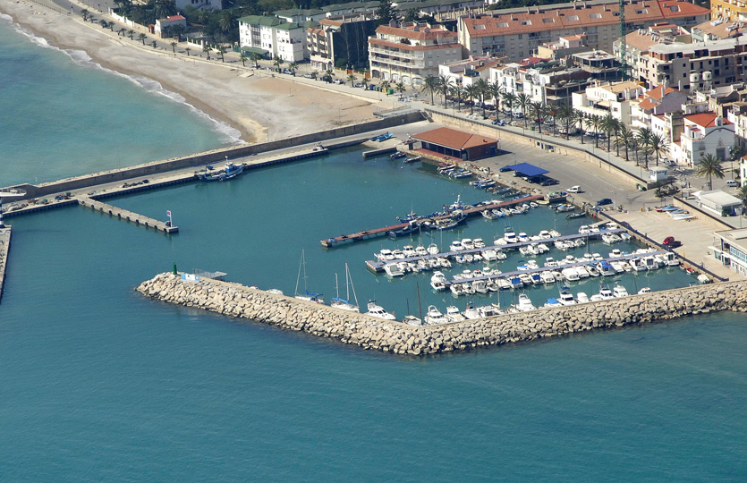 8 x 3 Meter Liegeplatz CN Cases d'Alcanar Yachthafen Zu Verkaufen