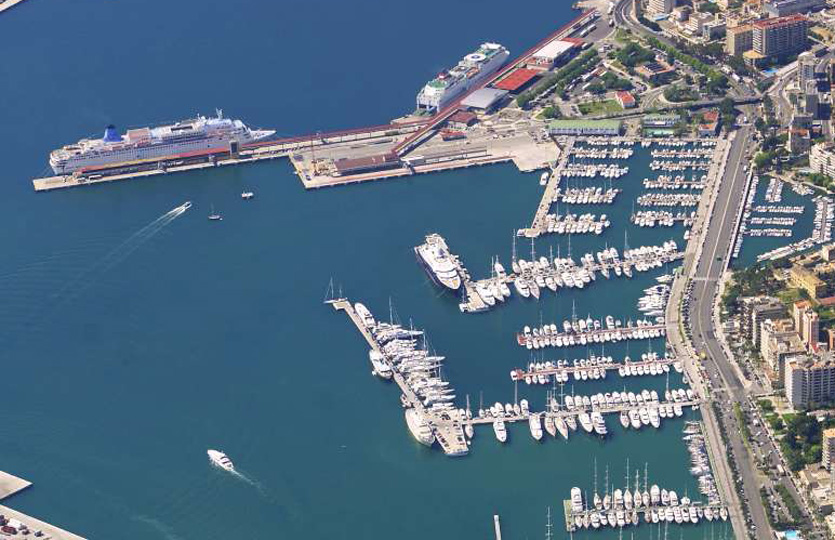 118 x 21 Meter Liegeplatz Club de Mar Yachthafen Zu Verkaufen