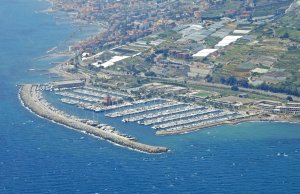 10.8 x 3.8 Meter Liegeplatz Yachthafen Degli Aregai Zu Verkaufen