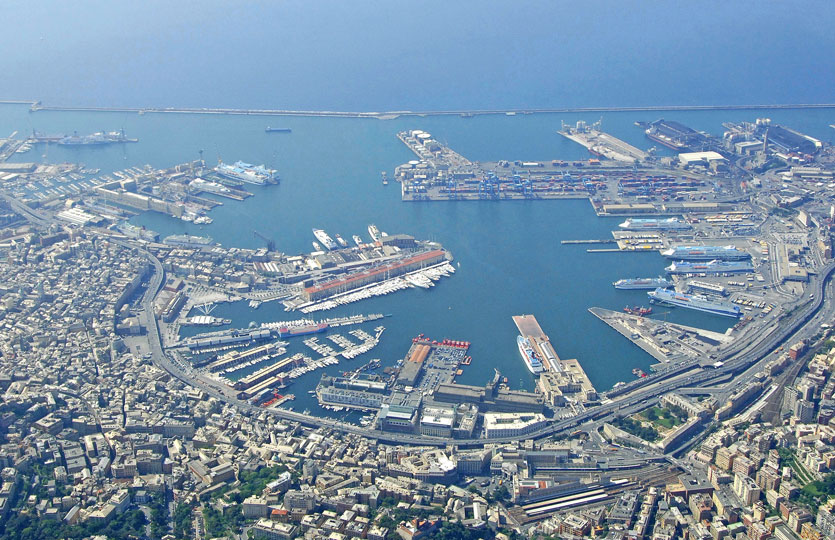 35 x 9 Meter Liegeplatz Genova Yachthafen Zu Verkaufen