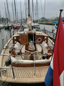 Lernen Sie die „Stoute Hendrik” kennen, eine moderne klassische Segelyacht aus dem Jahr 2008 vom Typ Puffin 41.